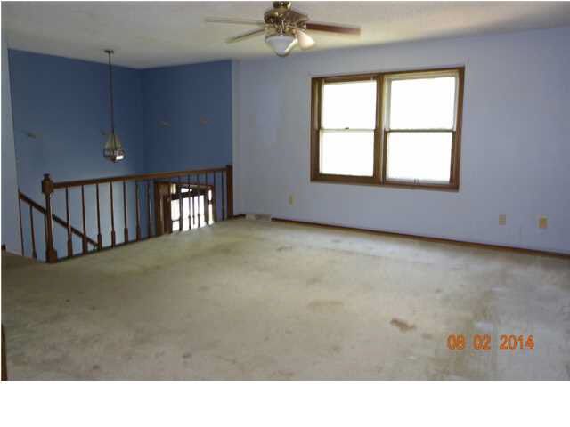 125 S Willow Dr, Derby, KS 67037