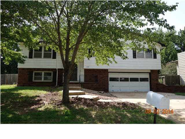 125 S Willow Dr, Derby, KS 67037