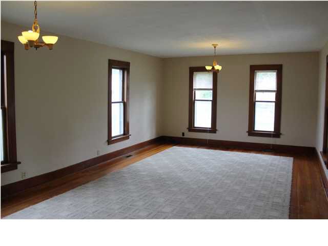 815 N Logan, Newton, KS 67114