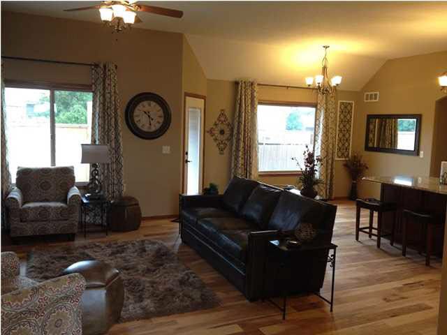 903 N Trail Dr, Mulvane, KS 67110