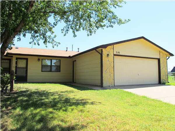 718 N Pin Oak Ct, Derby, KS 67037