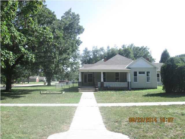 323 E 5th, Halstead, KS 67056