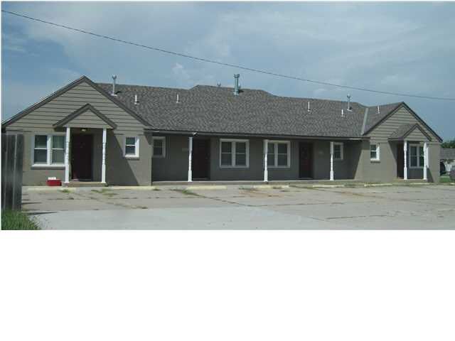 220 E Waggoner St, Andover, KS 67002