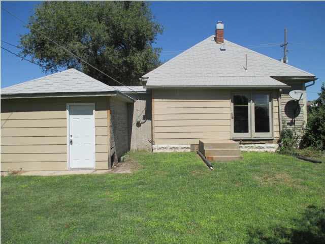115 SE 5th St, Newton, KS 67114