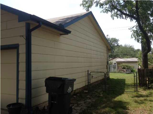 913 S Vassar St, Wichita, KS 67218
