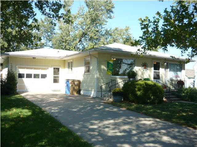 205 S Weaver St, Hesston, KS 67062