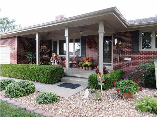 208 Sherman St, Newton, KS 67114