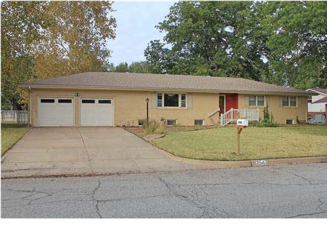 2542 W Benjamin Dr, Wichita, KS 67204