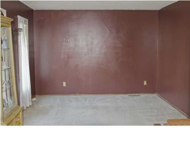 622 N High Dr, Wellington, KS 67152