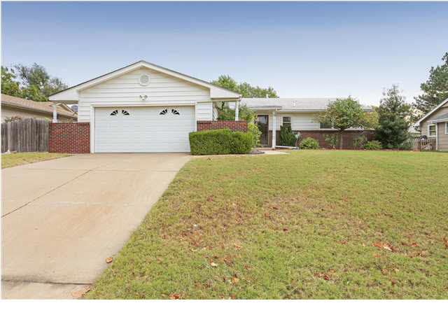 916 S Broadmoor, Wichita, KS 67207