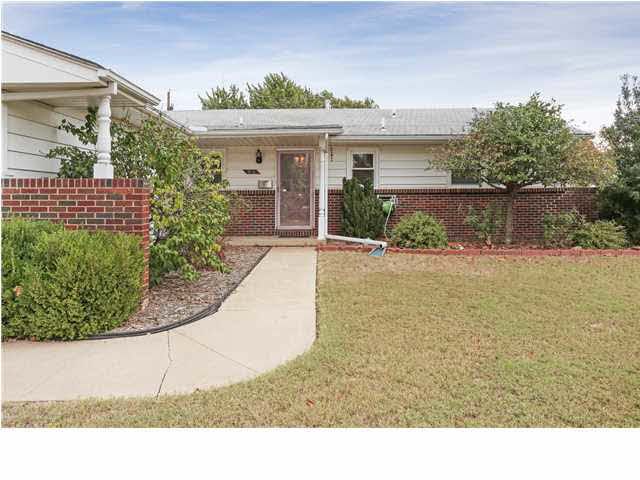 916 S Broadmoor, Wichita, KS 67207