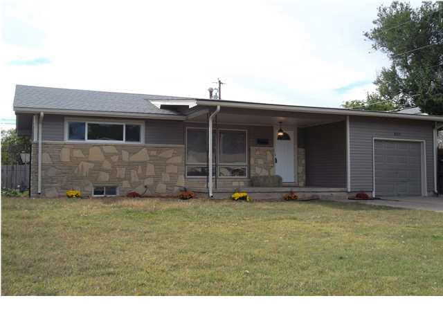 2011 E Mona Ln, Wichita, KS 67216