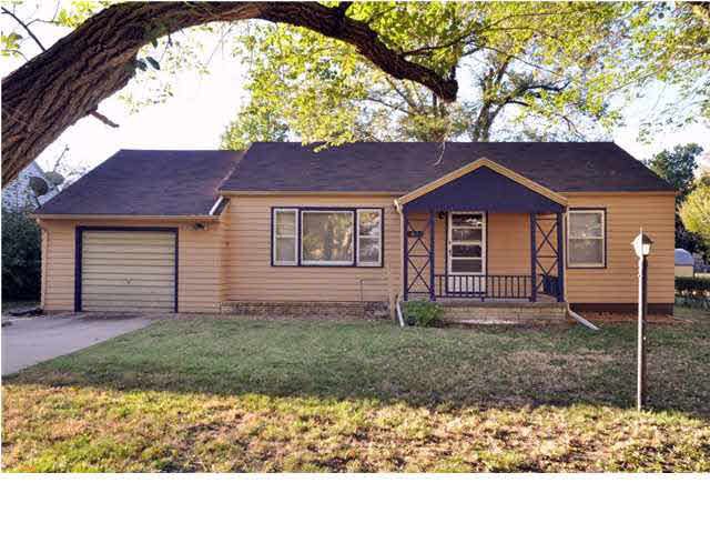 405 E 11th St, Newton, KS 67114