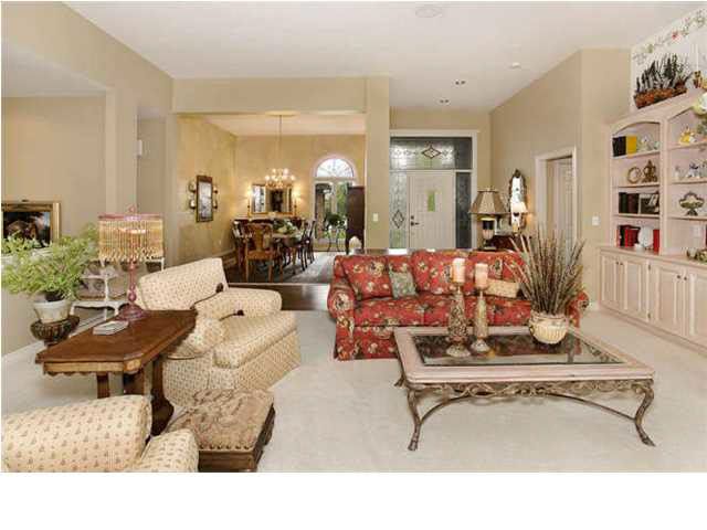 1 E Stonebridge Cir, Wichita, KS 67230