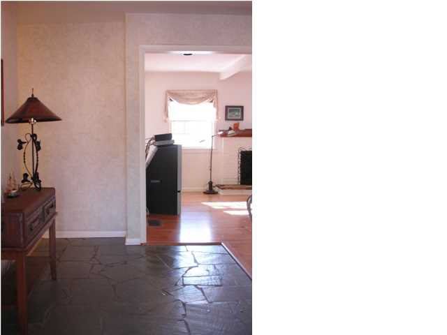 8215 E Morningside Dr, Wichita, KS 67207