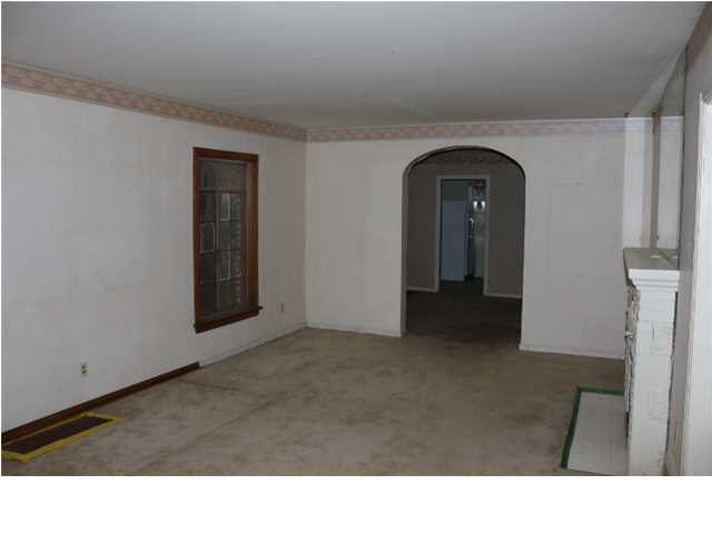 514 S Crestway St, Wichita, KS 67218