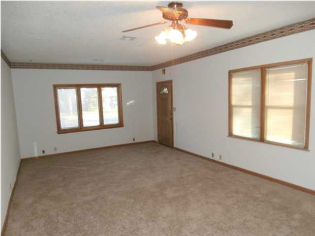 421 W 10th St, Newton, KS 67114