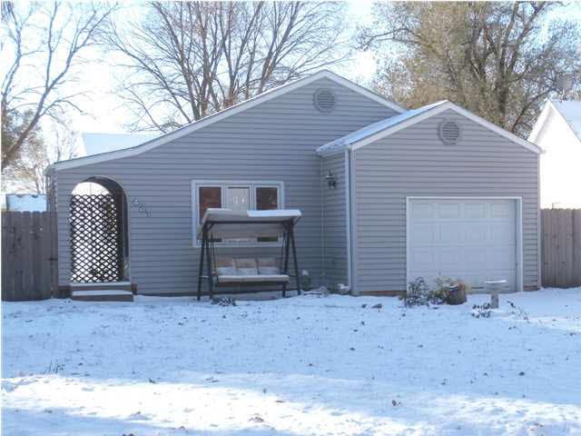 421 W 10th St, Newton, KS 67114
