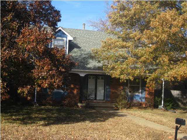 8202 E Peach Tree Ln, Wichita, KS 67207