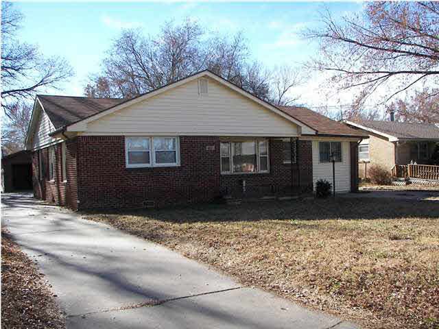 207 E Filmore St, Mulvane, KS 67110