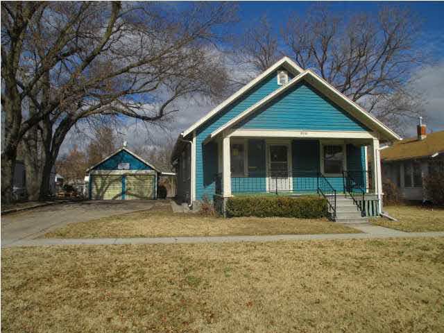 616 E 2nd St, Newton, KS 67114