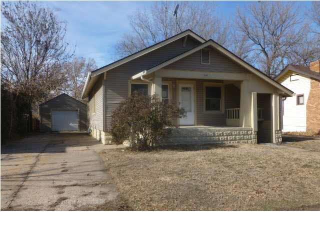 643 S Grove St, Wichita, KS 67211