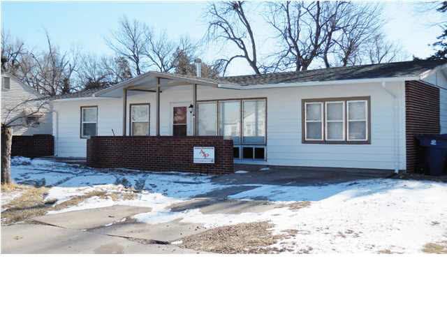1527 E 9th St, Newton, KS 67114