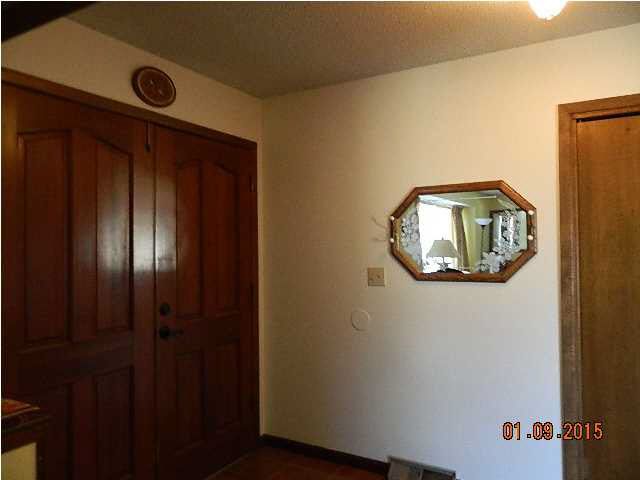 9 Fleetwood Dr, Winfield, KS 67156