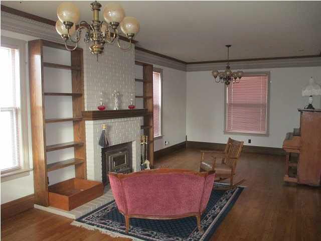 1027 E Broadway, Newton, KS 67114