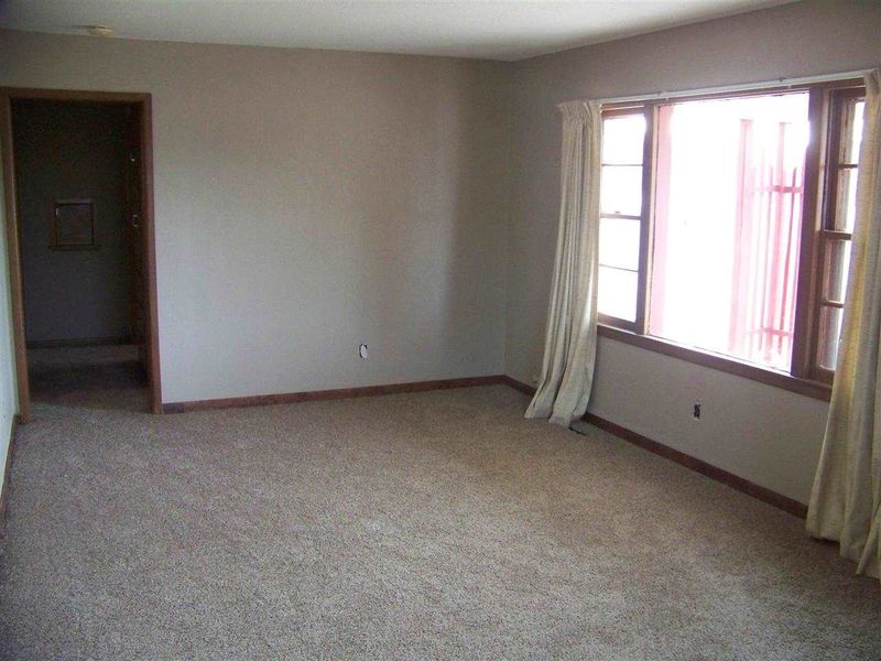 500 S Baltimore Dr, Derby, KS 67037