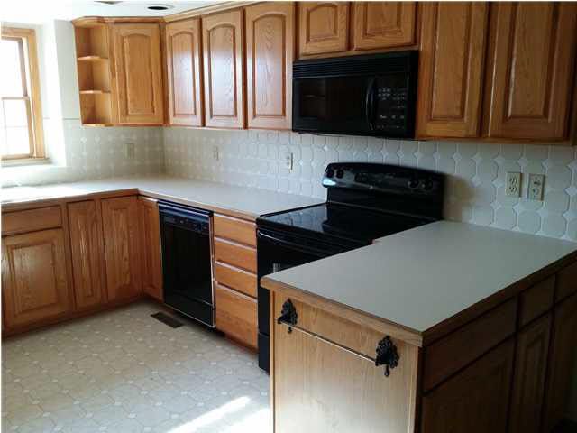 204 W 1st St, Andover, KS 67002