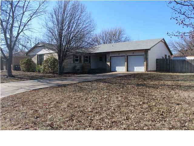 9209 E Lincoln Ct, Wichita, KS 67207