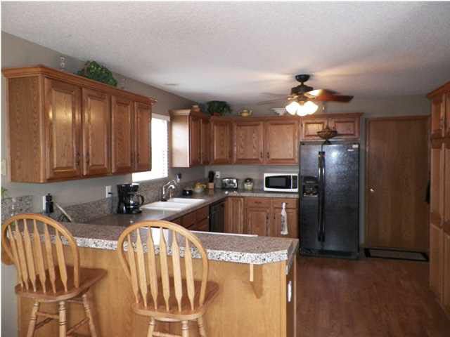 859 E Meadowlark Ln, Newton, KS 67114