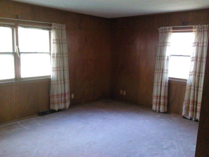 610 E 6th St, Newton, KS 67114