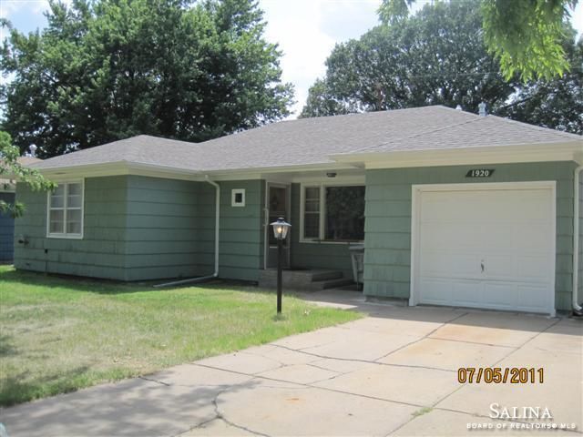1920 Simmons St, Salina, KS 67401
