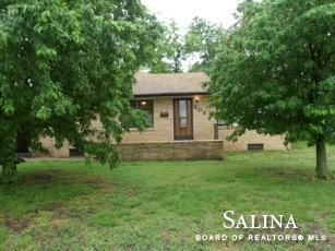 608 Mcadams Rd, Salina, KS 67401