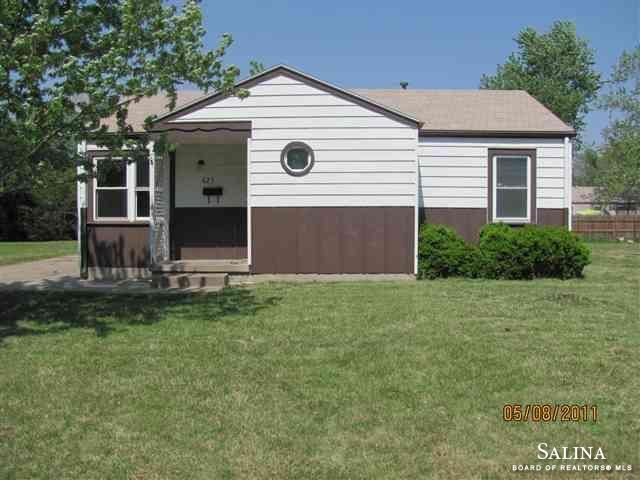 825 Choctaw, Salina, KS 67401