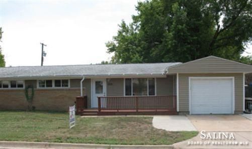 1221 Midland St, Salina, KS 67401