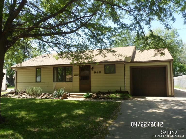 948 Pearl Ave, Salina, KS 67401