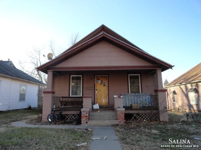 517 N B St, Herington, KS 67449