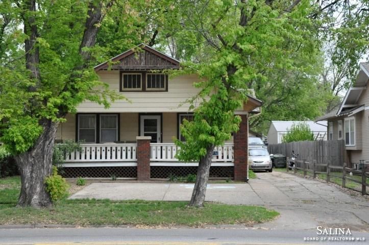 951 S 9 Th St, Salina, KS 67401