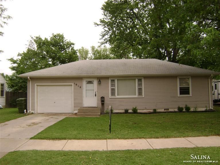 1919 Gebhart, Salina, KS 67401