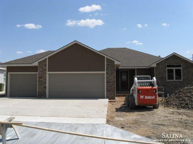 37 Wildcat Dr, Salina, KS 67401