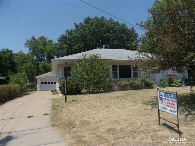 1206 N Campbell St, Abilene, KS 67410