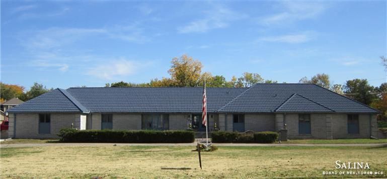 149 Seitz Dr, Salina, KS 67401