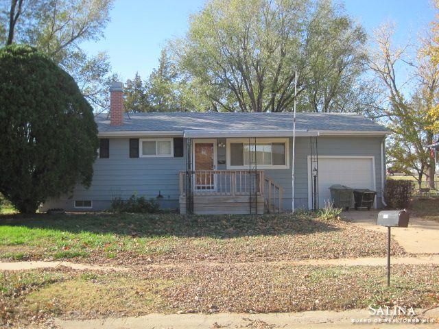 2092 Harold Ave, Salina, KS 67401