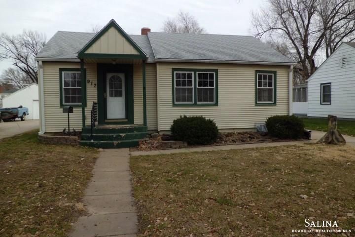917 S 11 Th St, Salina, KS 67401