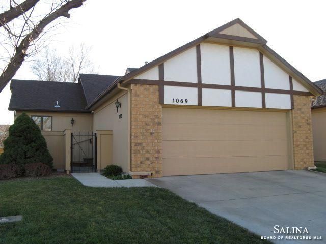 1069 Burr Oak Ln, Salina, KS 67401