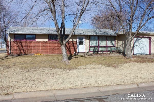 1324 Derby, Salina, KS 67401