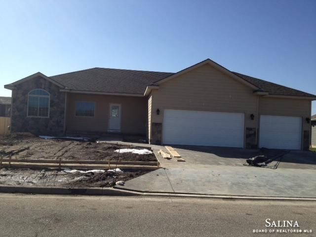 1420 E Wayne, Salina, KS 67401
